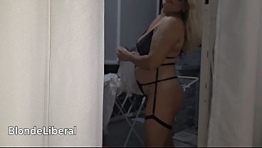 Dona de casa safada seexibindo pra quem passama rua_enquantoseu marido trabalha