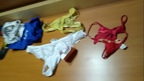 Me la mano con su hilo blanco