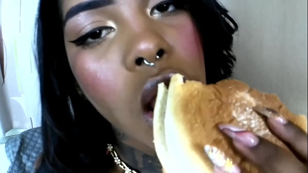 Enjoy How The Hot Black Teenie Estrella Eat Her Hamburger. thumbnail