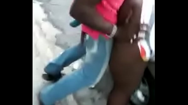 Play MP4 - Black public