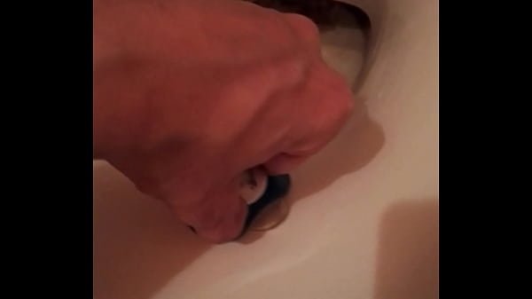 Su&ccedil;age de la sucette apr&egrave;s avoir fait un tour au WC 