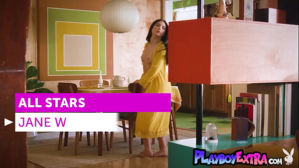 Nonton Naughty Brunette Pornstar Introducing All Her Little Secrets thumbnail