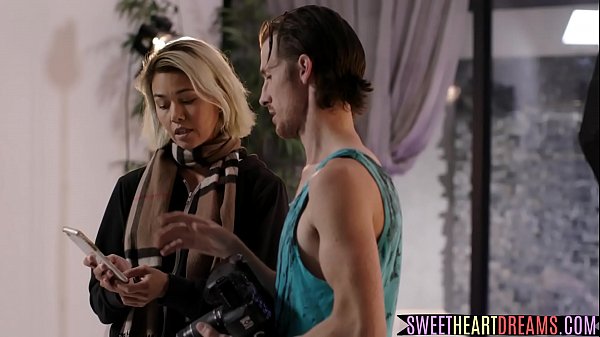 Bigtits_lez fingering and licking babes_pussy