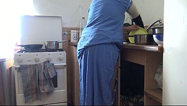 Nonton Pregnant Turkish Stepmom In Istanbul Is Surprised When Her Stepson Starts Fucking Her Doggystyle With His Big Dick thumbnail