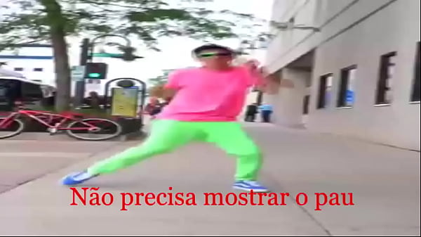Caio Mostrando o Rosto para o padrasto safado enquanto Corno filma tudo