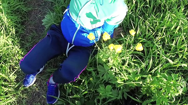 Play MP4 - Risky outdoor blowjob and cum in mouth in the park&period; Amateur couple&period; Pov