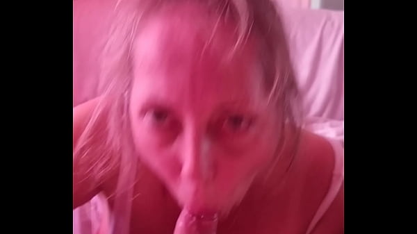 Play MP4 - La rubia hace que se corra