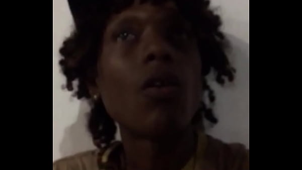 Nonton Discute Diariamente Con Su Madre Por El Amor Que Le Tiene A La Calle. thumbnail