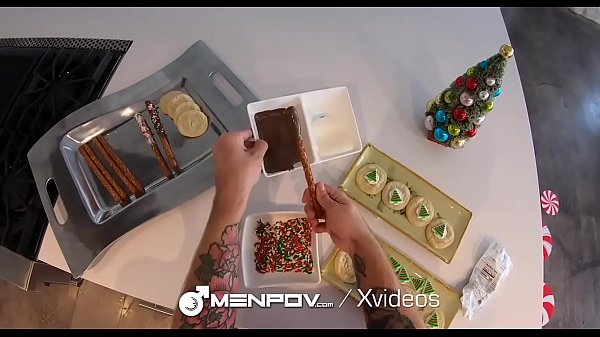 Hunks fuck on special holiday 