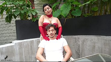 While i'm on the computer stressed out from work the colombian slut comes to make me relax