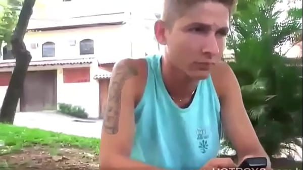 Chendo Na Pra&ccedil;a Parei Na Pra&ccedil;a, Local Sem Movimento Algum Ent&atilde;o Gritei Ricardo thumbnail