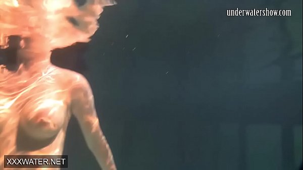 Super hot AnnaSiskina with bigtits in the swimming pool