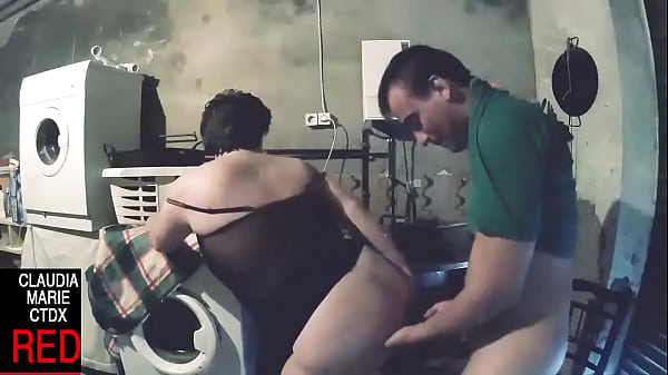 Entre Platos Sucios Y Mucha Basura Una Follada Por Detr&aacute;s thumbnail