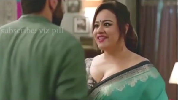 Aunty Hot Cleavage Show thumbnail