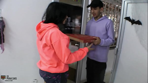 Pizza A Domicilio Termina En Una Buena Follada Con Latina Cachonda - Porno En Espa&ntilde;ol thumbnail