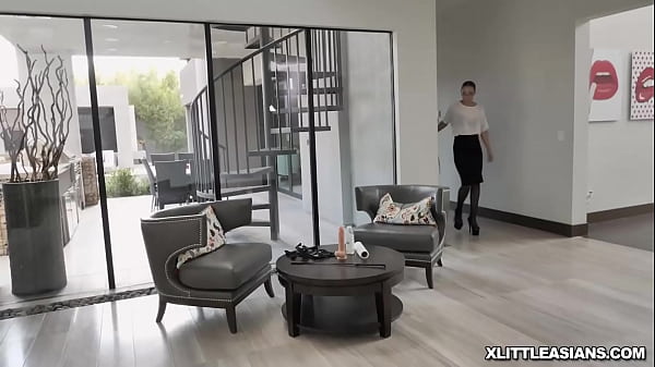 Aian teen Ella Voneva gets her Asian pussy_rammed by Diamond Banks_with a strap on