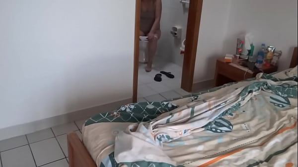 Play MP4 - I record my stepmom urinating on the beach and washing her hairy pussy