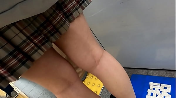 Play MP4 - 【閲覧注意】制服美女Kちゃん＠渋谷【清楚系&sol;黒髪ロングヘア&sol;女子●生&sol;ブレザー&sol;色白スベスベ脚】&num;パンチラ盗撮&num;電車痴●&num;自宅侵入&num;