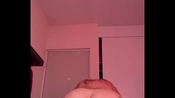 El vecino sigue y sigue parado frente a mi ventana y no deja de verme sus momentos favoritos es cuando estoy desnuda des 