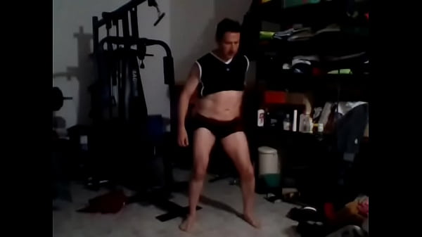 Baile sexy y ardiente de josephstipper eyaculando al final. 