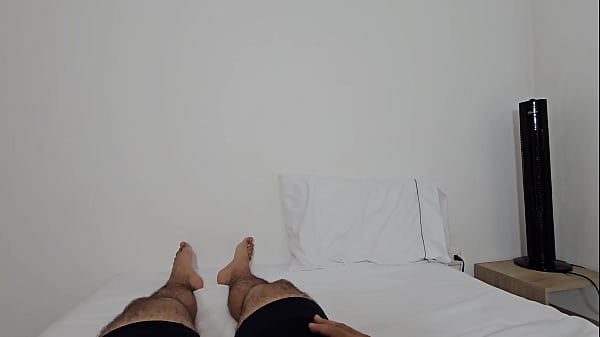 Nonton Masaje Cachondo Con Con Final Feliz Mientras Usa Sus Pies thumbnail