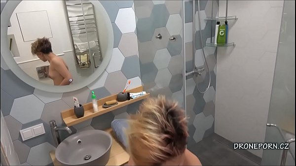 Play MP4 - Alex in the shower - voyeur cam