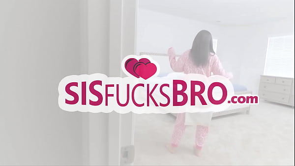 Nonton Do I Look Pretty Now, Stepbro? thumbnail