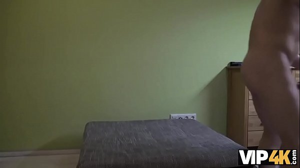 VIP4K. La rubia natural Nathaly Teges resuelve_todos sus problemas abriendo_piernas