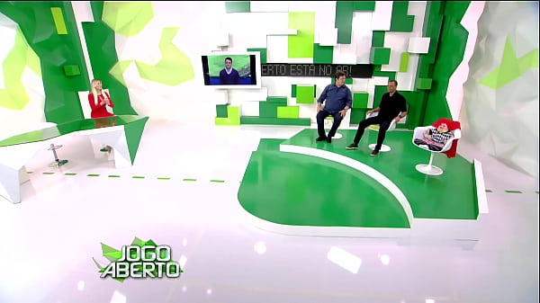 Renata fan jogo aberto decote sexy glamuroso vermelho renata fan mostra aos seus telespectadores do programa como ela faz pra ficar bem gostosa todos os dias