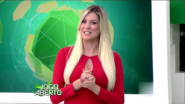 Renata fan jogo aberto decote sexy glamuroso vermelho renata fan mostra aos seus telespectadores do programa como ela faz pra ficar bem gostosa todos os dias 