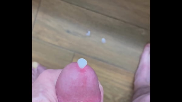 Play MP4 - 65 yr old Quick Jerk Job