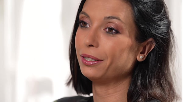 Maya se fait baiser pas ses ouvriers 