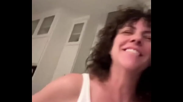 Play MP4 - Whoops&excl;&excl;&excl; &quest; yrfavemommy