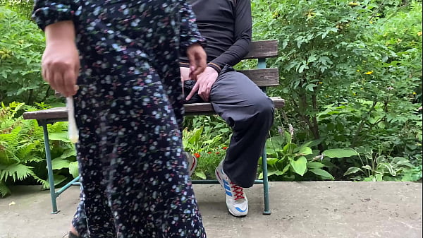 Play MP4 - MILF stepmom milked her stepson outdoors in a condom