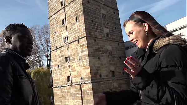 Nonton Now She's Going Back To Her Roots And Inviting A Random Black Guy Over With Permission... thumbnail