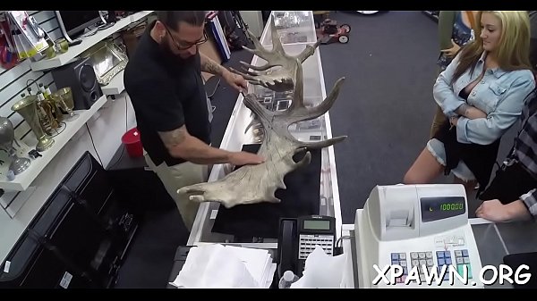 Horny amateur does oral-sex stimulation 