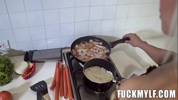 Nonton Make Me Feel Sexy thumbnail