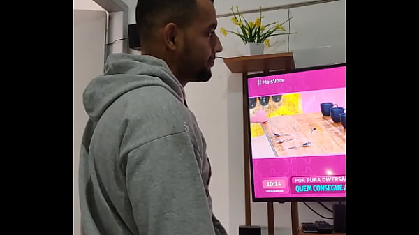 Play MP4 - consegue v&ecirc; TV com um moz&atilde;o desse jeito perto de voc&ecirc;&quest;