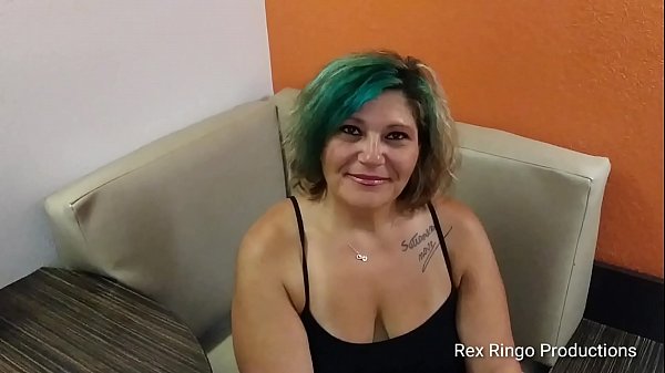 Play MP4 - Gladys is Interviewed by Rex Ringo