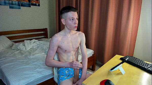Twink Star Teases Huge Pulsing Shaft 