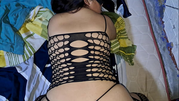 Play MP4 - Vecino me desatora el ano&comma; suena rico cuando me rompen el culo&period;