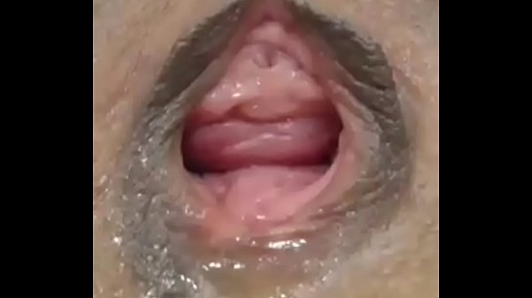 Play MP4 - Throbbing pussy getting wet