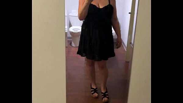 My youngest cousin is getting married in oct we had a little party so i wore one of my fav dresses and did some light ma