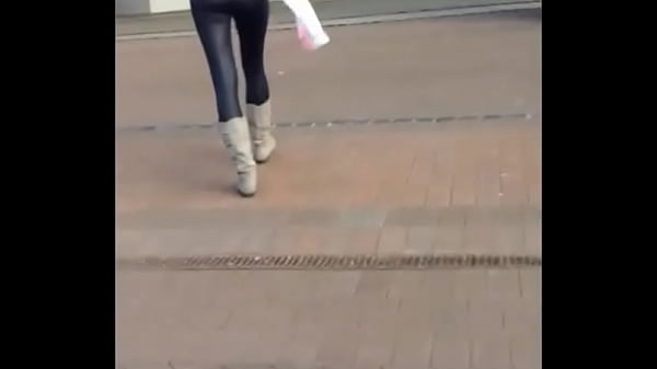 Hot blonde in leggings