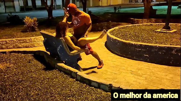 Tranzando No Meio Da Pra&ccedil;a Pulblica thumbnail