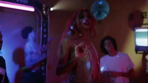 PABLLO VITTAR DANDO O CU NO BAR