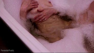 Bubble Bath Playtime: Pee, Queefs &amp_ Pussy Fountain
