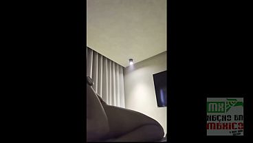 Esposa follando frente al marido en show cuckold y termina en trio 2 