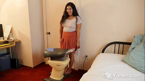 Play MP4 - Yanks Leah Star's Juicy Close Up