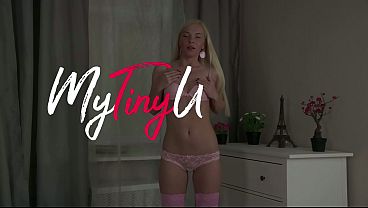 Nonton Blonde In Stockings Analyzed On Bed thumbnail